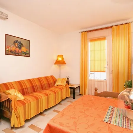 Apartment Apartments With A Parking Space Vrbnik, Krk - 5392 Vrbnik (Primorje-Gorski Kotar)