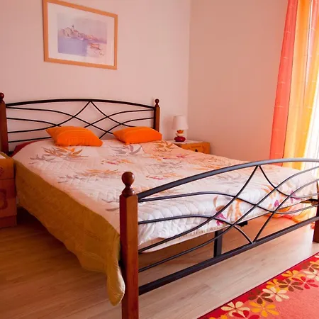 Apartment Apartments With A Parking Space Vrbnik, Krk - 5392 Vrbnik (Primorje-Gorski Kotar)