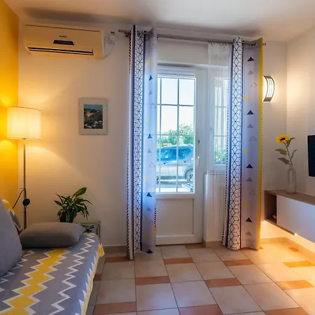 Apartmán With Parking Space Vrbnik, Krk - 5392 Vrbnik (Primorje-Gorski Kotar)