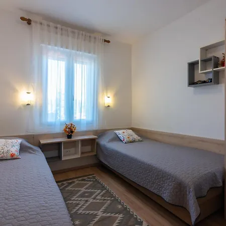 Appartement With Parking Space Vrbnik, Krk - 5392