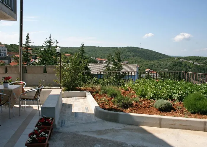Apartman With Parking Space Vrbnik, Krk - 5392 Vrbnik