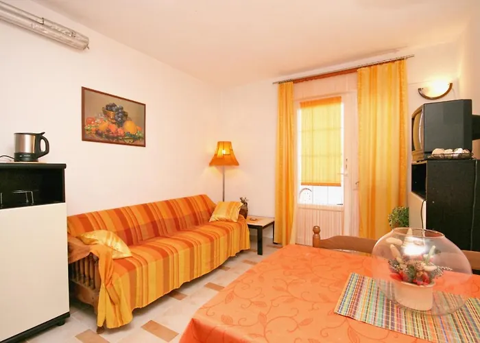 Apartman With Parking Space Vrbnik, Krk - 5392 Vrbnik