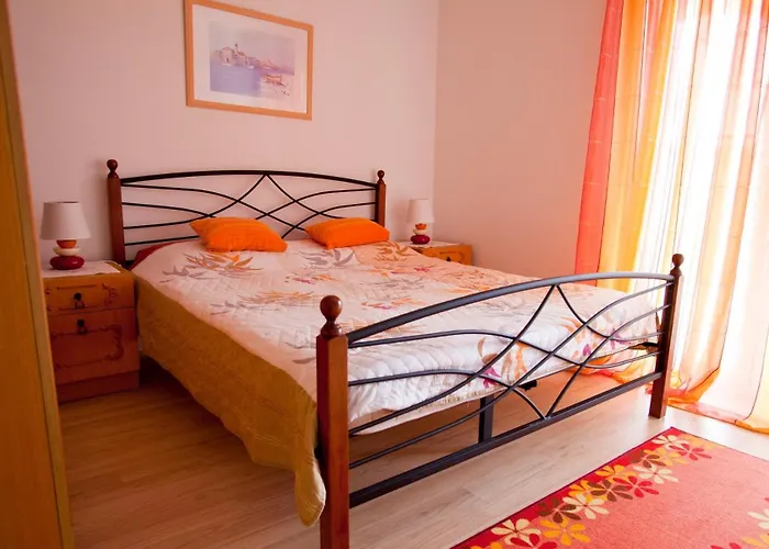 Apartman With Parking Space Vrbnik, Krk - 5392 Vrbnik